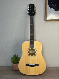Mitchell dj 120 n smaller guitar