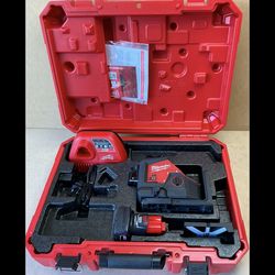 Milwaukee 3632-21 M12 12-Volt Lithium-Ion Cordless Green 250 ft. 3-Plane Laser Level Kit with One 4.0 Ah Battery, Charger and Case
