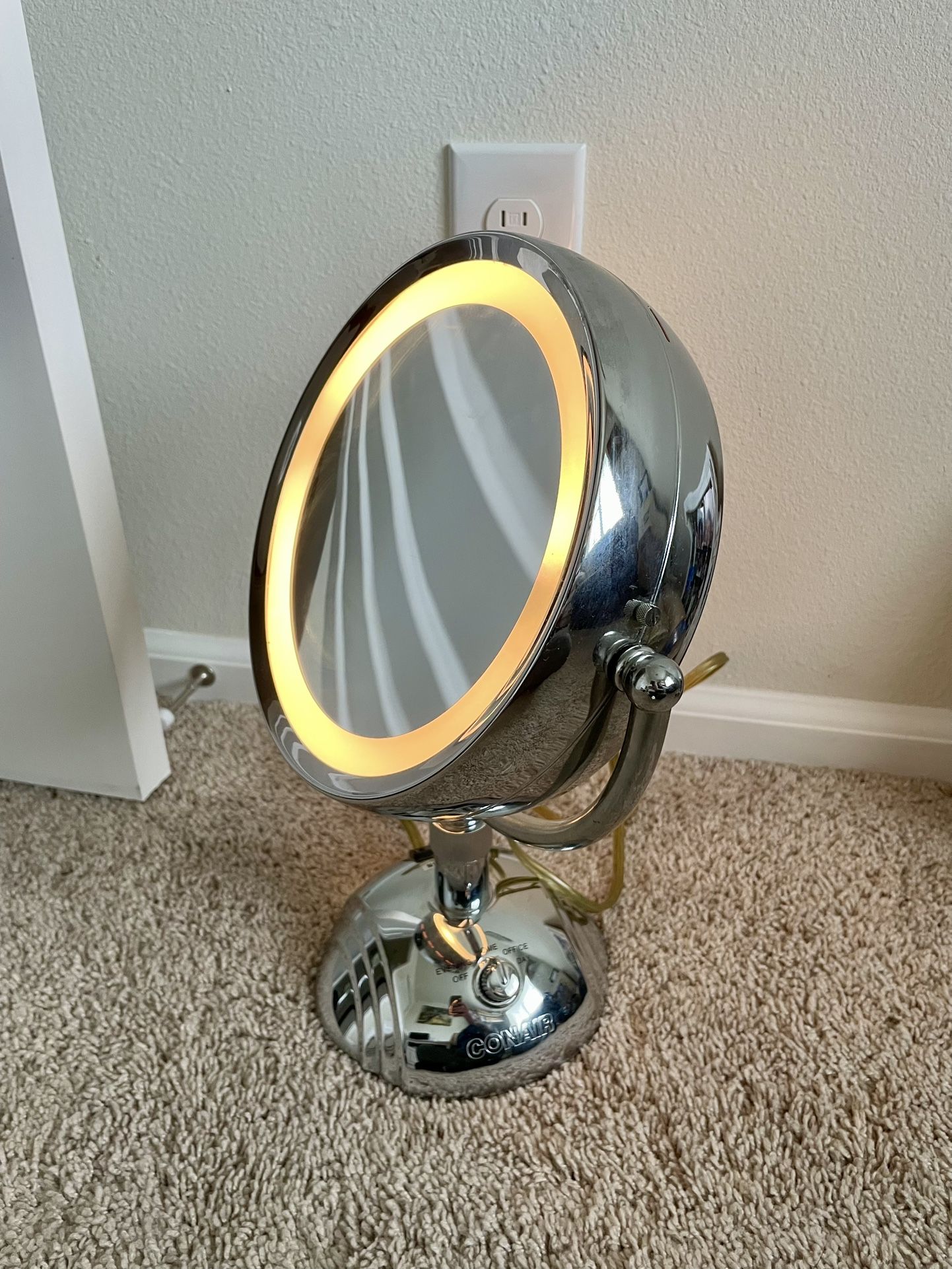 Vintage CONAIR Double Sided Illuminated Mirror