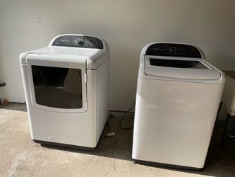 XL Capacity Whirlpool Cabrio washer and Gas Dryer