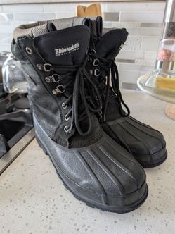 Remington thinsulate size 8 winter boots - hardly used. Runs large, I'm usually size 11 and I can get them on.