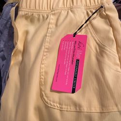 BNWT Scrub Yellow Pants, Size Large, Retching Material