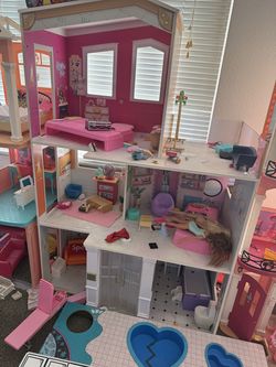 Rainbow high doll house