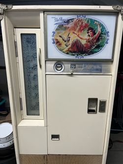 1963 Vintage Queen Ann  Dr Pepper Vendo Machine