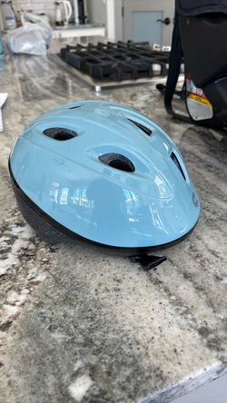 Kids bike helmet - like new.