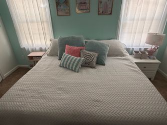 King size Bed