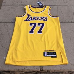 New Nike Lakers Luka Luca Doncic Swingman Jersey Men’s M Medium