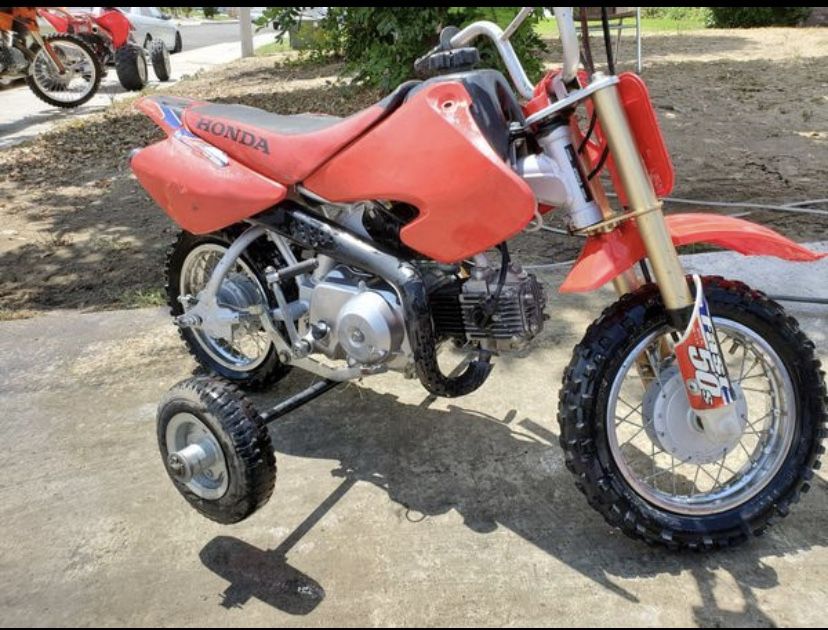 2001 honda 50 cc dirt bike with training wheels