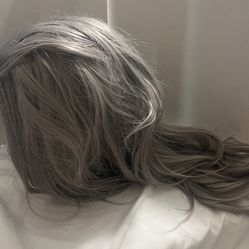 Short Sliver Grey Layered Wig with Curtain Bangs and Realistic Scalp,Synthetic Gray Layered Wavy Middle Part