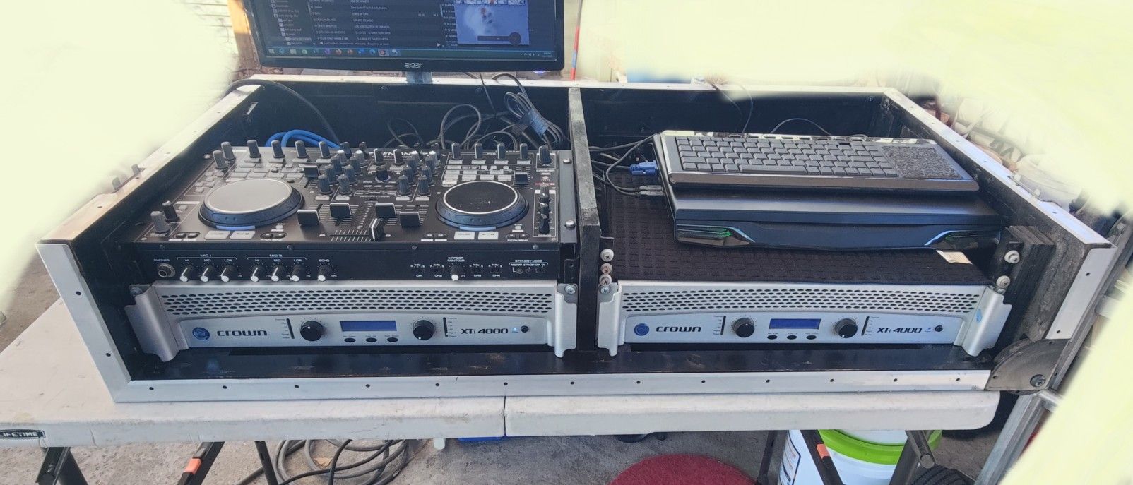 DJ  Set Up Equipment 