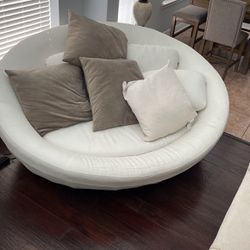 Big Round Couch/chair