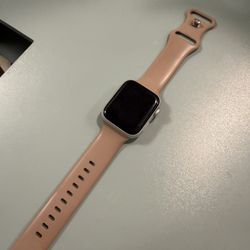 Apple Watch SE 40mm – $100