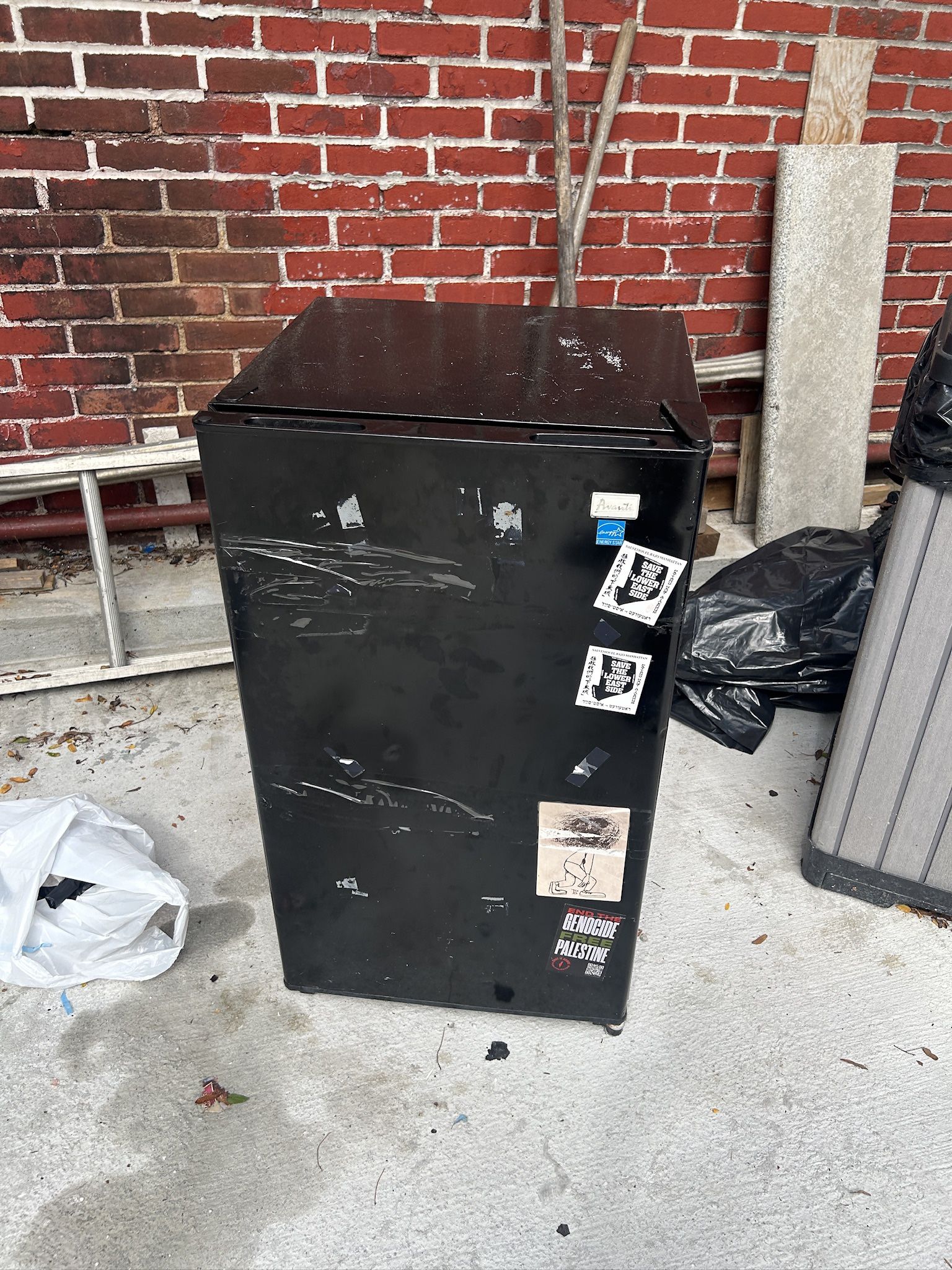 Avanti Mini Fridge