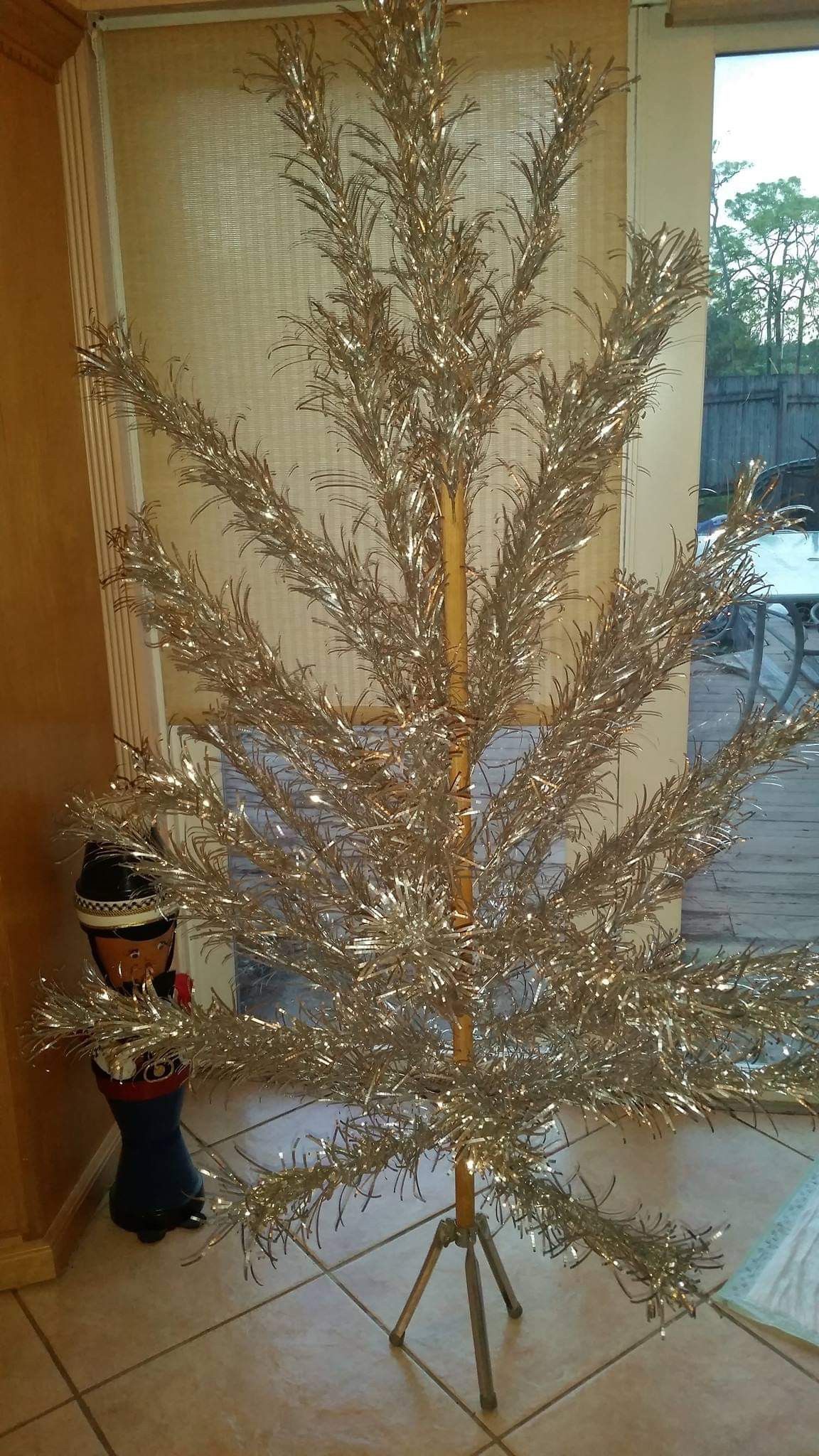 Aluminum Vintage Christmas tree 6 ft