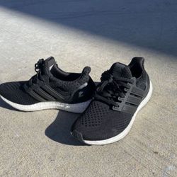 ULTRABOOST WOMAN SIZE 8
