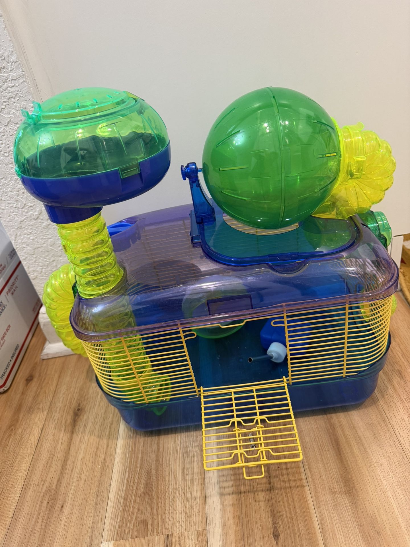 Hámster Dream House With All Necessary Accessories Including Food And Sawdust, Bathing Sand
