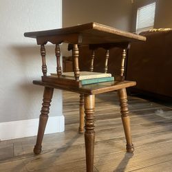 Vintage Antique Wood Side/ End Table