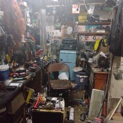 Man Cave Ask Me It's Frsale Moveing