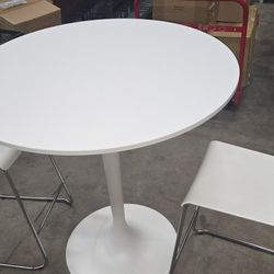 40" Round Table With 2 Stools