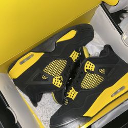 Yellow Thunder 4s Size 8.5