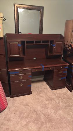 Large Wood Computer Desk with Hutch