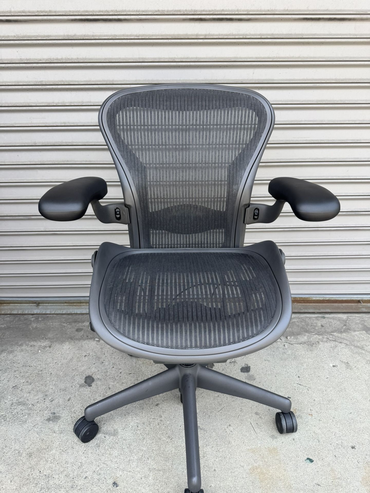 HERMAN MILLER CLASSIC AERON SIZE A FULLY LOADED DELIVERY AVAILABLE FOR A FEE