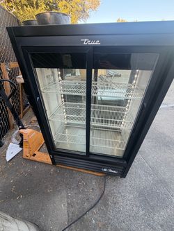TRUE refrigeration reach-in cooler