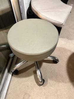 Adjustable Swivel Rolling Stool