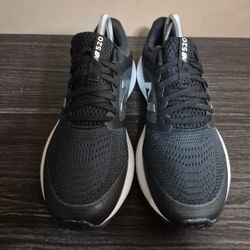 New Balance 520 - Wm (Sz 9)