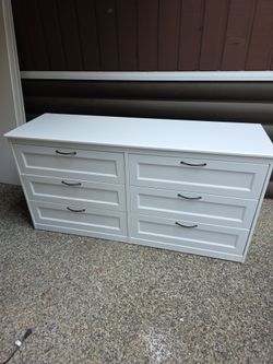 Bed room dresser