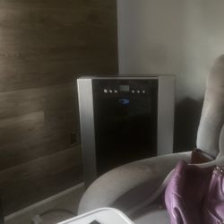 freestanding air conditioner. Whynter brand. grey and black 15,000 btu’s