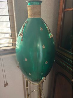 Vintage Big Beautiful/Attractive Vase With Brass Stand