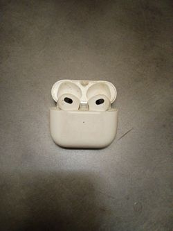 Apple AirPods with Charging Case