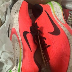 NEW women’s Nike journey run shoes size 8 1/2