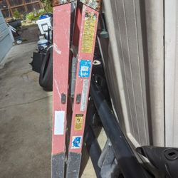 4 Ft FIBERGLASS LADDER 