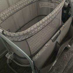 Babie Bassinet White And Gray Babie Bassinet 