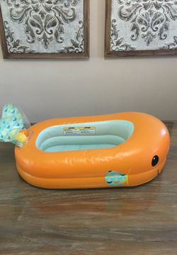 Baby tub for bath or outside by infantino