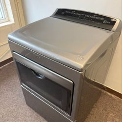 DRYER 110 V GAS EXCELLENT CONDITION 