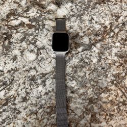 Apple Watch SE 44mm(latest Model)