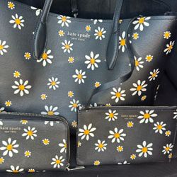 Kate Spade Daisy Set Wristlet, Large Wallet And Large Tote Like New Excellent Condition 
