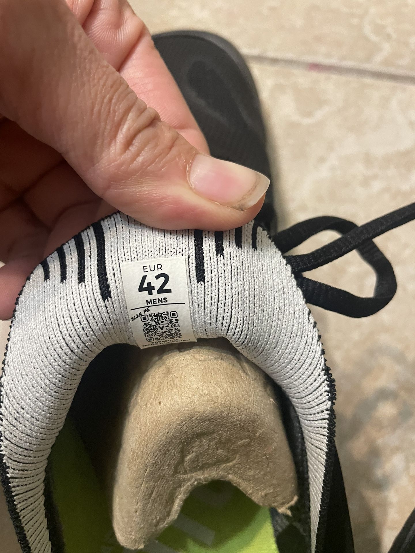 Men’s Size 9 Athletic Shoes. Vivobarefoot Motus Strength
