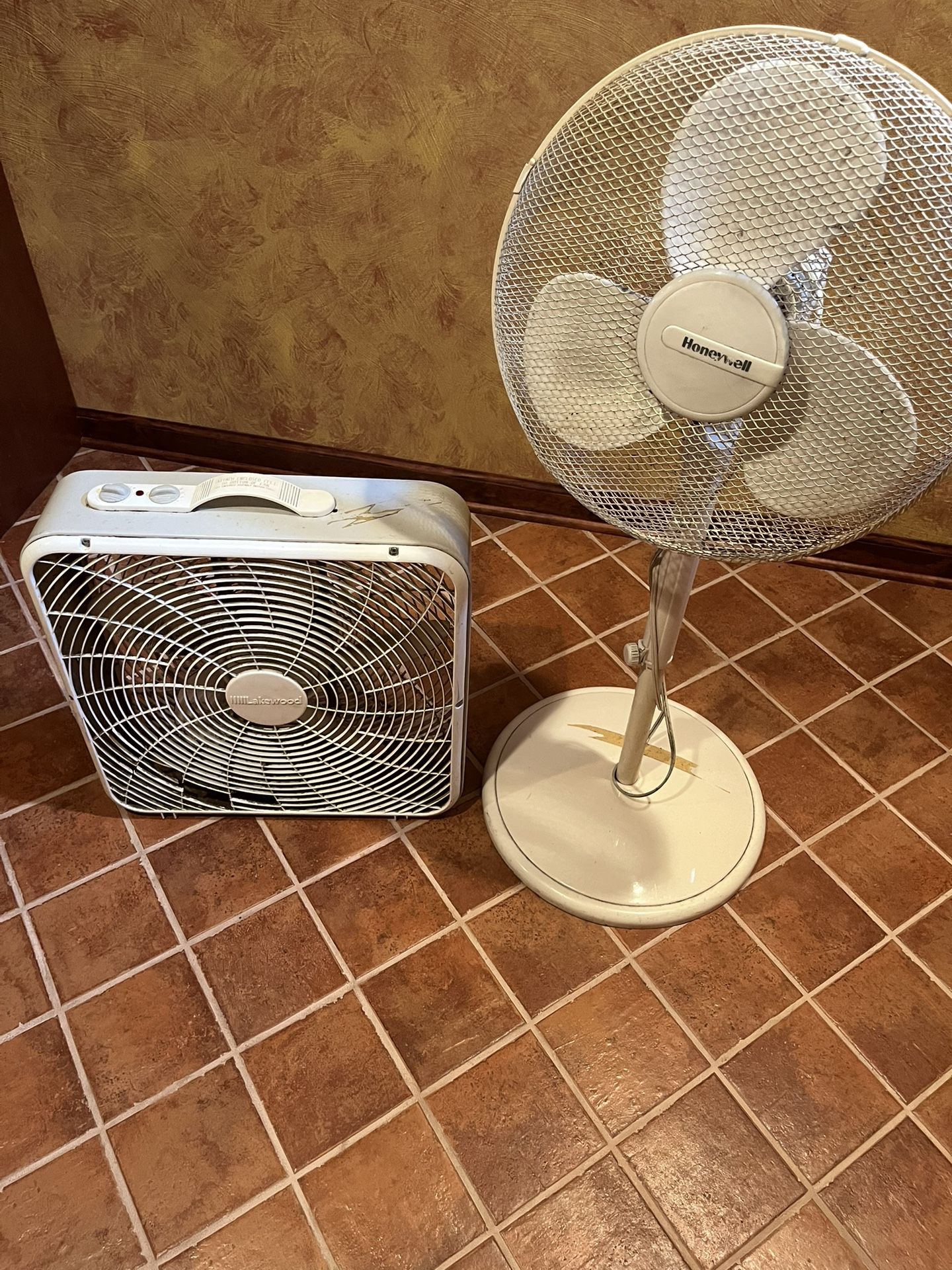 2 Fans for 25.00 Dollars ! Box Fan & Rotating Stand Fan - Great For Home, Workshop, Cabin, or Classroom !