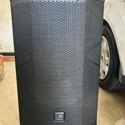 Das Vantec 15” Powered Speakers 