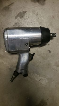 Half inch pneumatic impact wrench