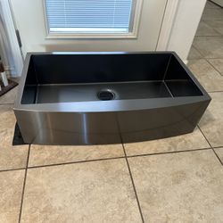 36" Atlas Stainless Steel Farmhouse Sink - Curved Apron - Gunmetal Black