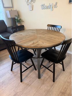 Modern Farmhouse 5-Piece Round Dining Set – Wood Top & Black Chairs