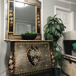 Very  Gorgeous  Console With Mirror