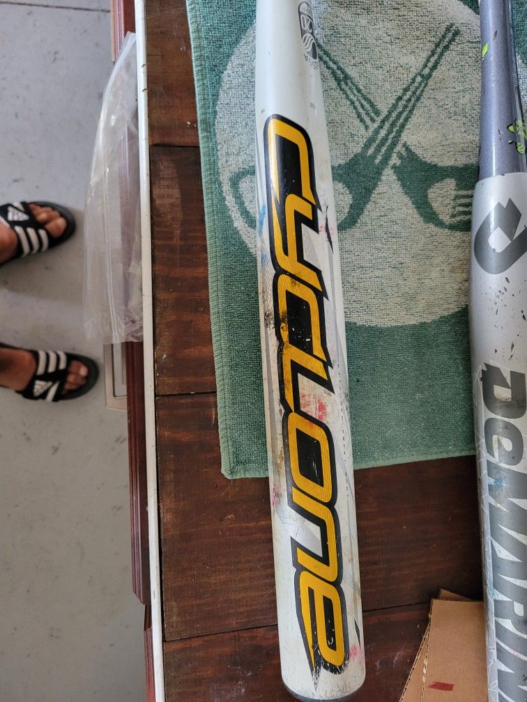 Easton Cyclone SP8 Softball Bat 34 Inch 28 Ounce 2 1/4" Barrel