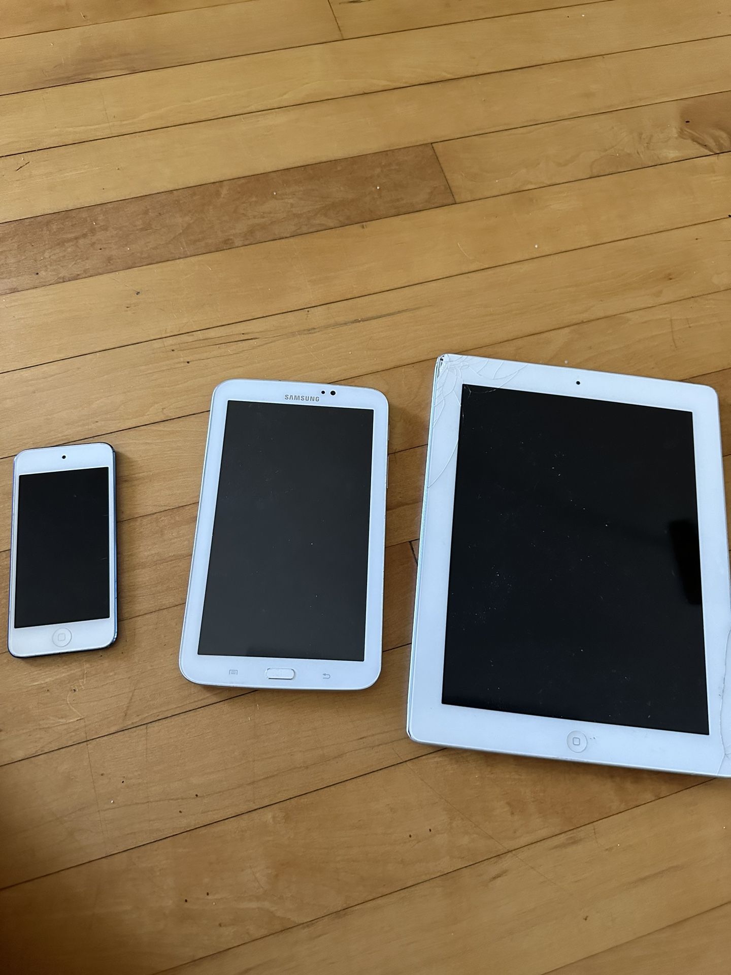 i Pad i Pod And Samsung Tablet
