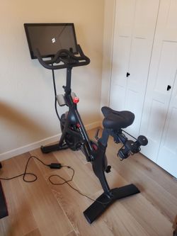 Peloton Bike (Original Model) – Great Condition